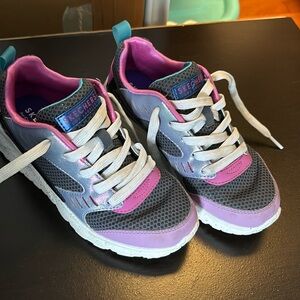 Skechers size 1 barely worn.